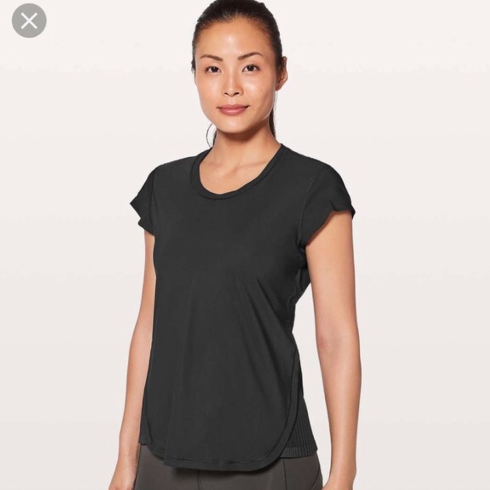 Lululemon - Lululemon Just Pleat It Short Sleeve